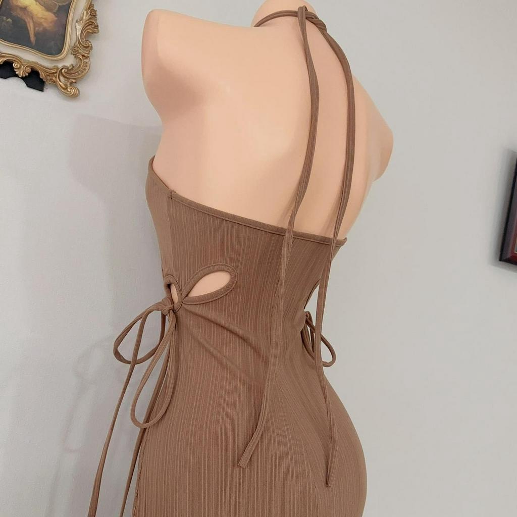 Đầm maxi thun đen cổ yếm đi biển