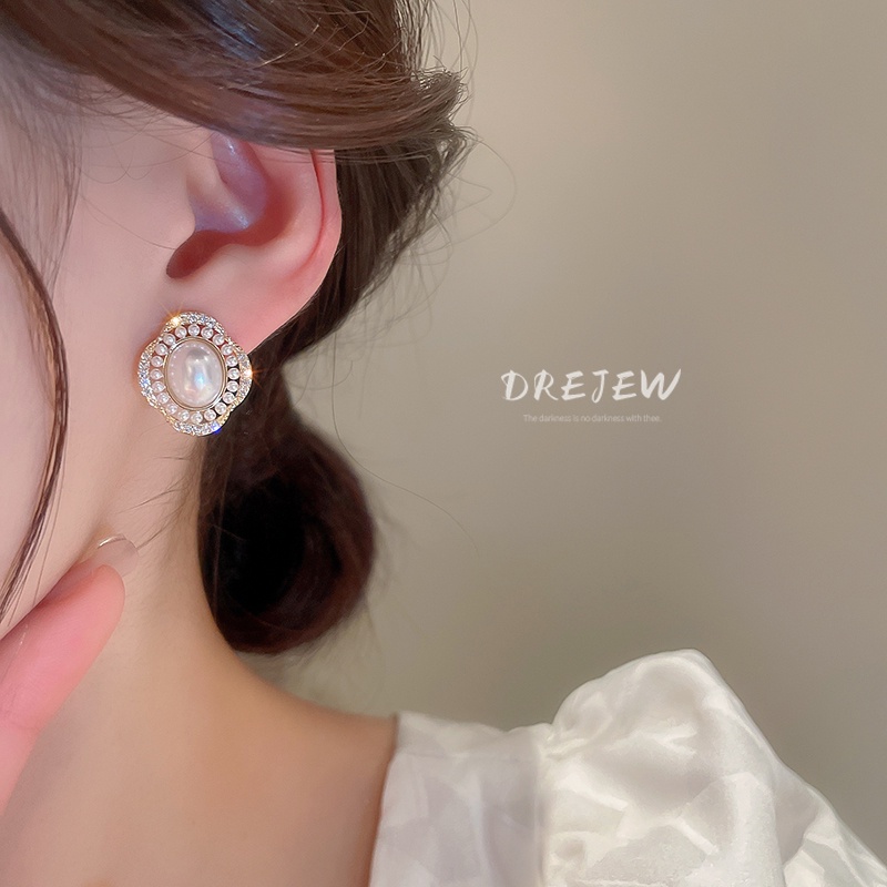 Khuyên tai DREJEW 2 mạ vàng/ bạc hình oval đính ngọc trai nhân tạo phong cách Pháp sang trọng thời trang
