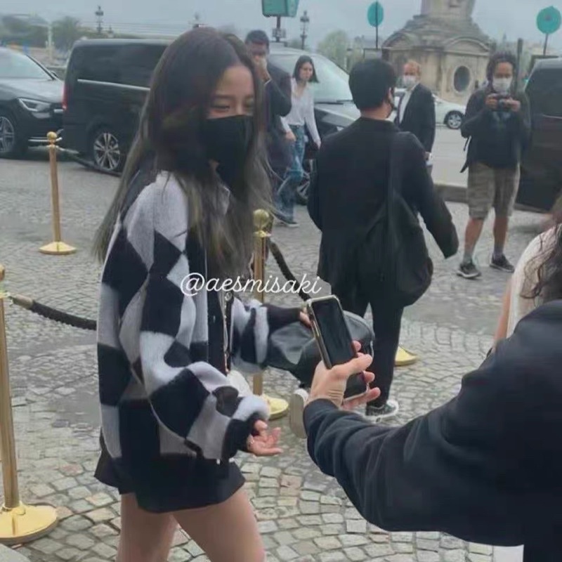 Áo cardigan kẻ ô vuông giống Jisoo BLACKPINK