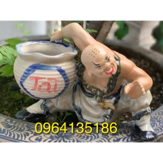 Tượng la hán men rạn ôm chậu cây gốm sứ Bát Tràng