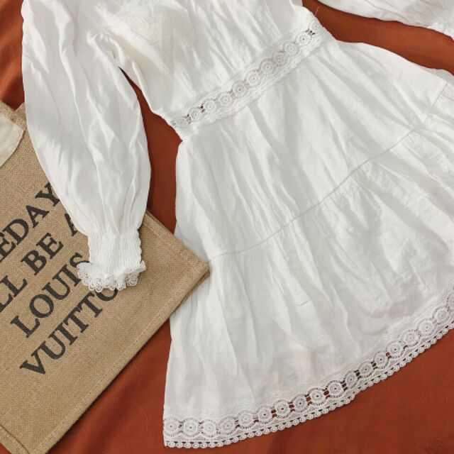 Đầm xô trắng viền ren