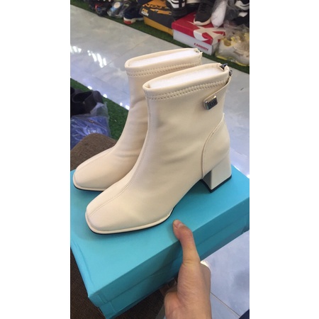 Bốt dây đen da lì