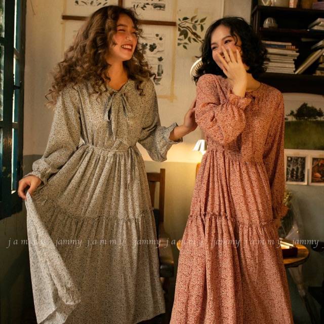 Váy hoạ tiết xếp li