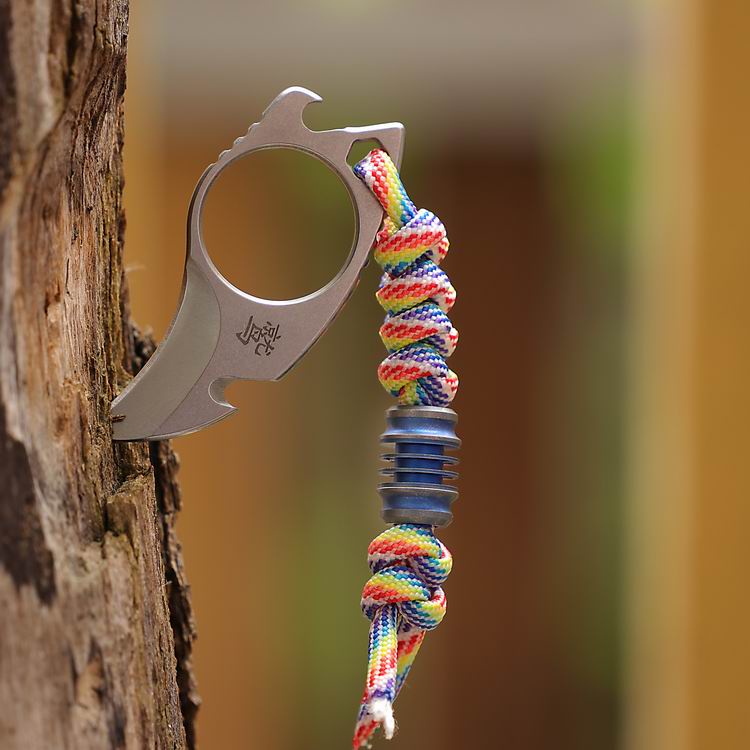 Mặt Dây Chuyền Hình Ống Gas Tritium Phát Sáng Trong Bóng Tối 15 Năm Bằng Hợp Kim Titan CNEDC