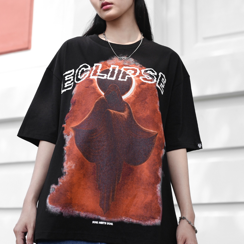 Áo Thun Đen Chữ Eclipse Họa Tiết In Hình Lửa Màu Cam Chất Liệu 100% Cotton Form Rộng Thoải Mái Unisex Nam Nữ