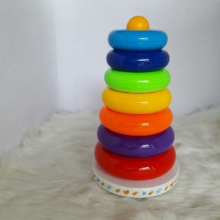 Bé xếp vòng tròn