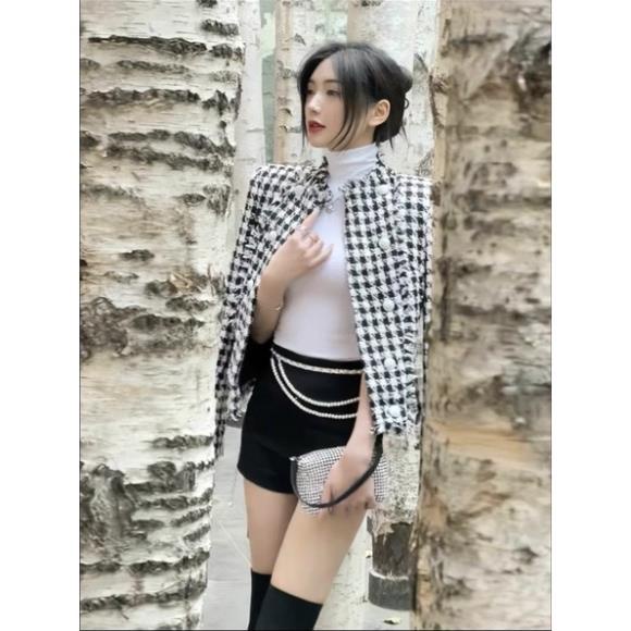 áo khoác dạ tua rua kẻ màu đen trắng cho nữ