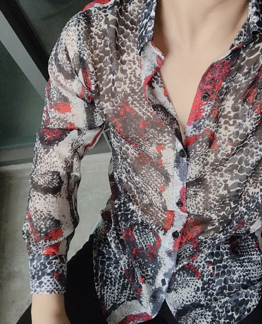 Sơ mi họa tiết rắn độc đáo