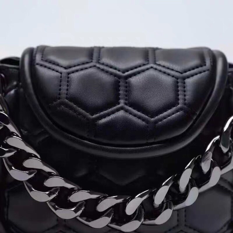 Pass túi chần bông zara