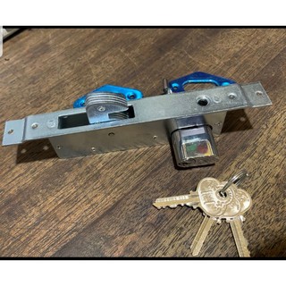 Khóa âm cửa đi lùa / mở