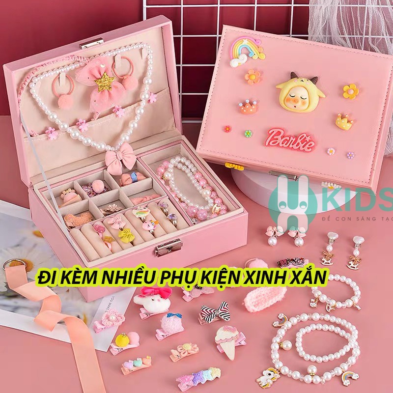 Hộp đựng trang sức sẵn nhiều phụ kiện vòng cổ, vòng tay, bông tai nhẫn, nơ buộc tóc dễ thương cho bé gái