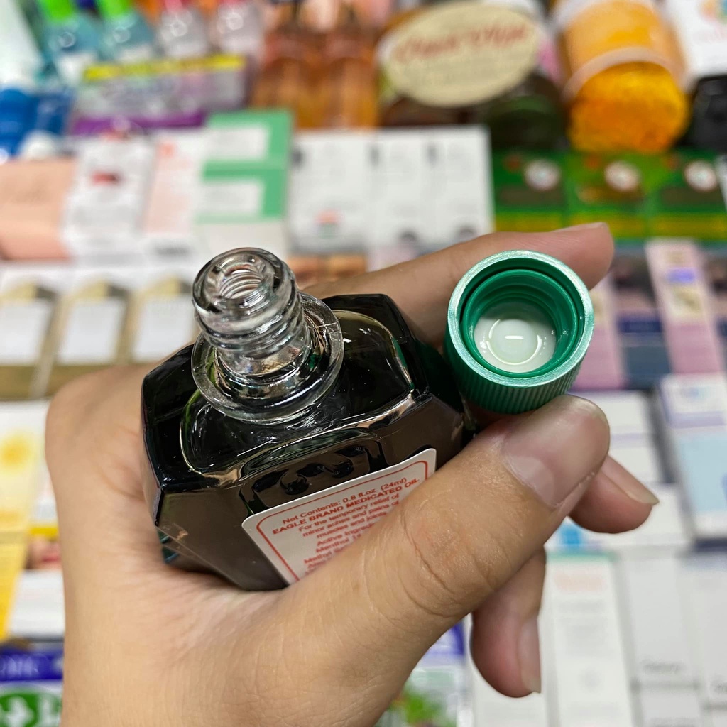 Dầu Gió Xanh Con Ó 2 Nắp Eagle Brand Medicated Oil Mỹ - 24ml