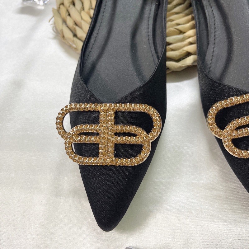 Búp bê hở eo mũi nhọn khoá BB đính đá cao cấp | BigBuy360 - bigbuy360.vn