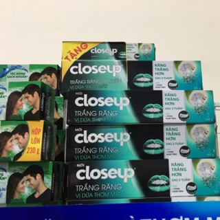 Kem đánh răng dừa và than hoạt tính Closeup trắng sáng tự nhiên