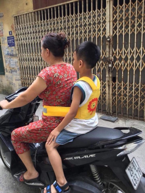Đai xe máy an toàn cho bé