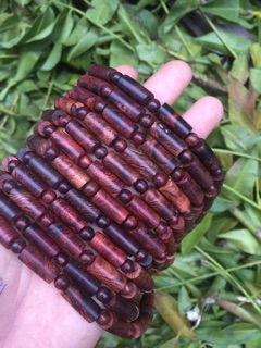 Vòng gỗ sưa Lào