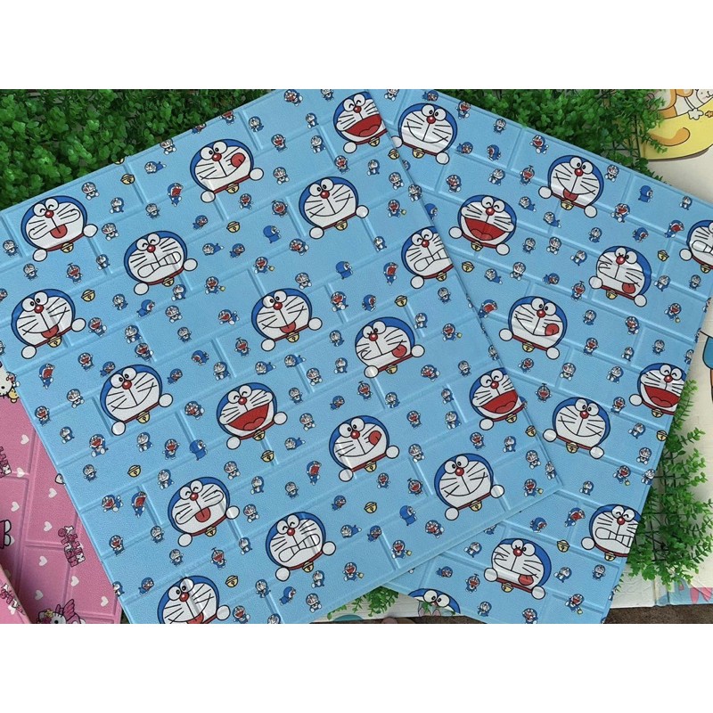 Xốp dán tường Đôraemon và Helo Kitty thẻ 70x77cm