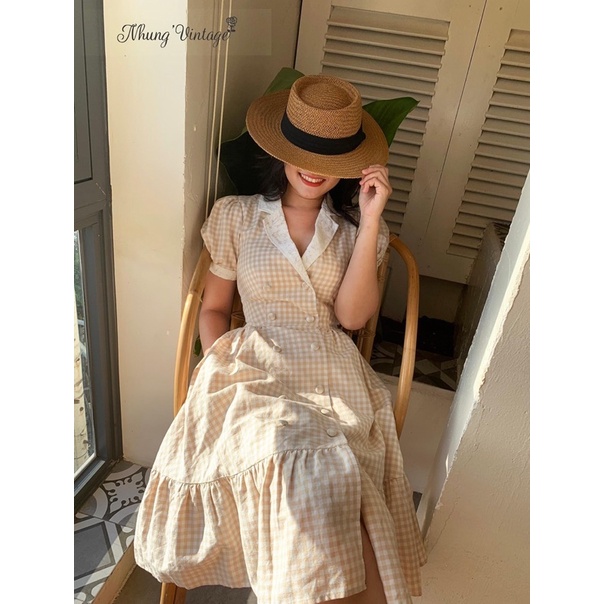 Váy linen sọc kẻ cổ phối ren