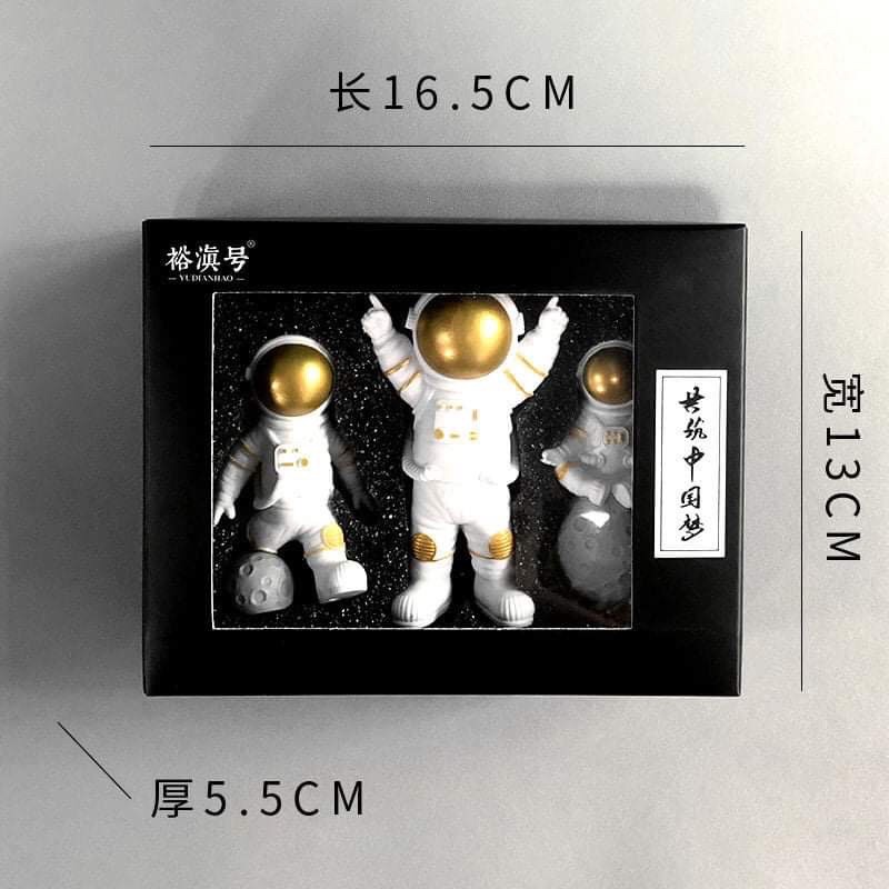 Phi hành gia trang trí