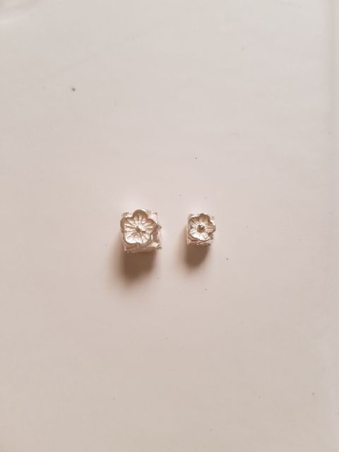 Bi vuông bạc 925 khắc hoa 6 li