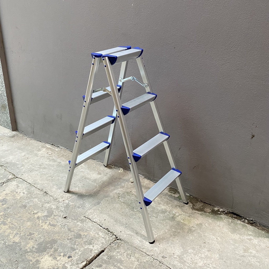 Thang Nhôm Gấp Chữ A Siêu Nhẹ NiNDA R04B - 4 Bậc chiều cao 1m- Hàng Chính Hãng