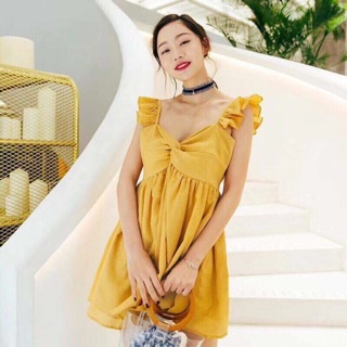 Váy vàng xoắn ngực 2 dây cánh tiên