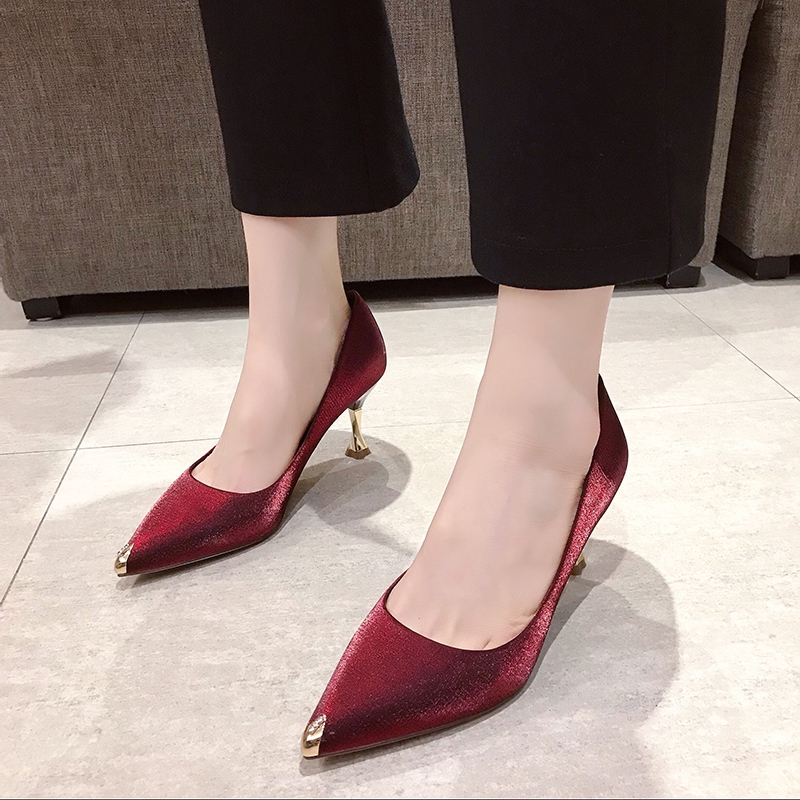 Giày cao gót mũi nhọn thời trang nữ tính