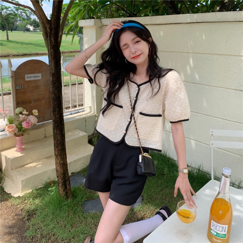 Áo Kiểu Tay Ngắn Khoét Lỗ Màu Sắc Tương Phản Dễ Phối Đồ Thời Trang Mùa Hè Dành Cho Nữ