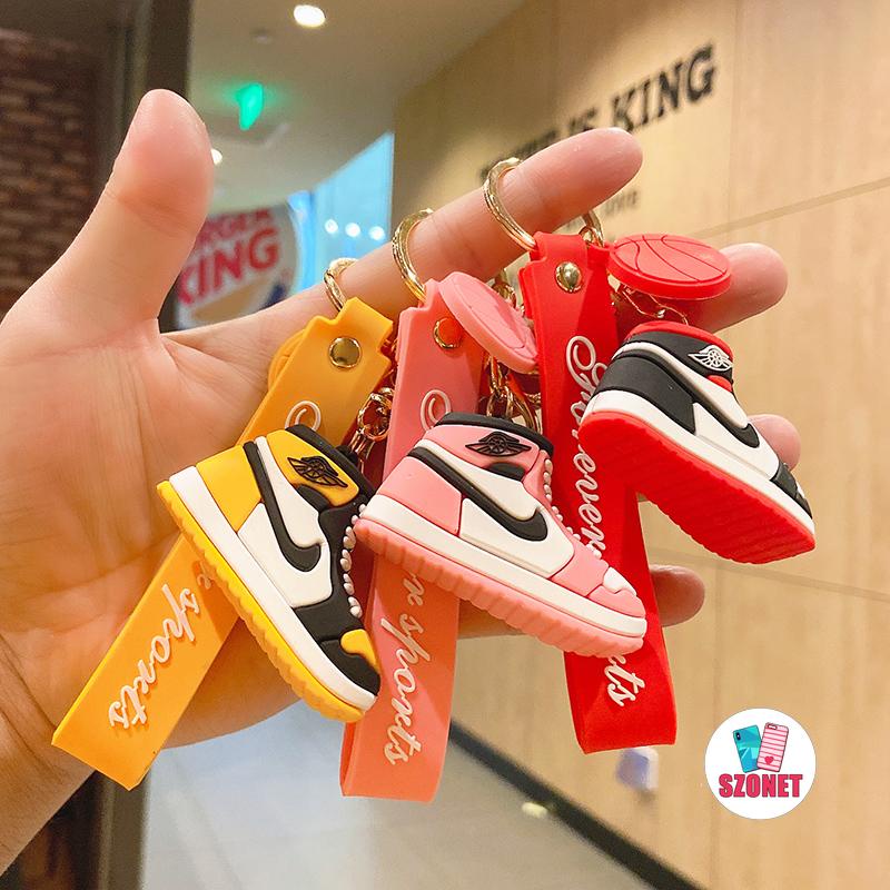 Móc khóa hình chiếc giày thể thao Nike bằng silicone