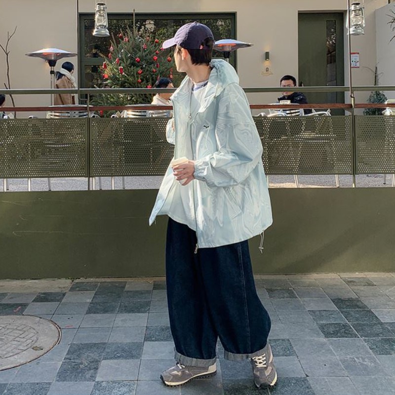 Áo khoác có mũ trùm đầu màu gradient sành điệu