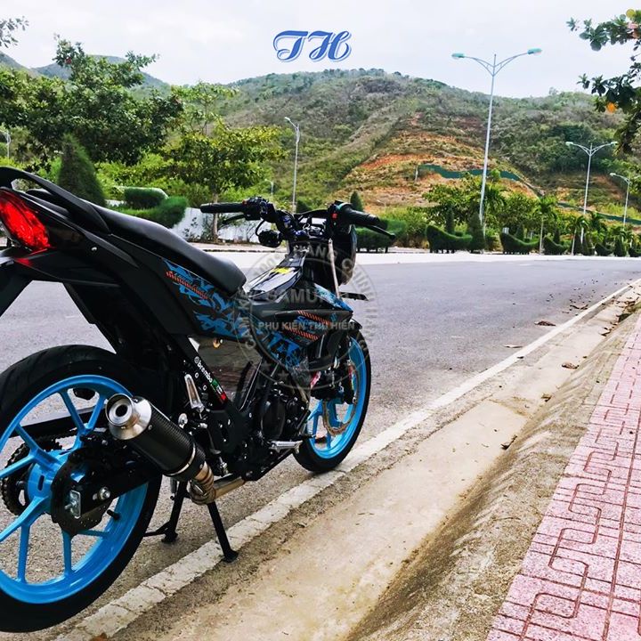 Combo 4 chai sơn samurai 21/312 Màu xanh da trời gồm: uch210 - 2/102 - 21/312 - k1k - giấy nhám p800