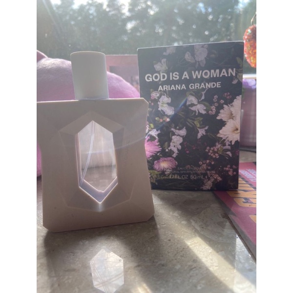 Nước hoa nhẹ nhàng Ariana Grande God is a woman 100ml EDP