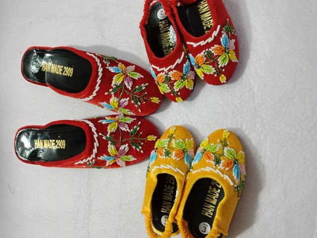 Hài nhung thêu cườm cho bé