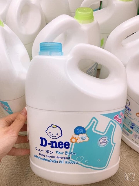 Nước giặt Dnee can 3000ml ( 5 màu, date mới)