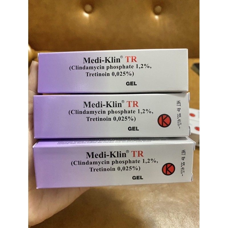 Clindamycin phosphate 1.2%, tretinoin 0.025% xoá mụn đầu đen