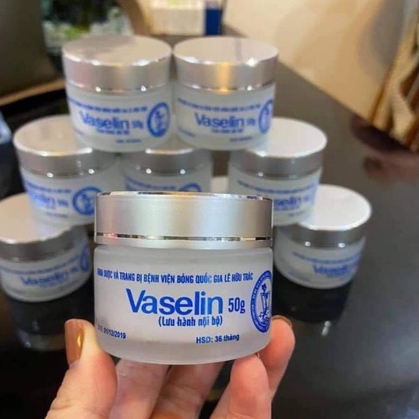 Kem nẻ Vaselin  sáp dưỡng ẩm chống nẻ dùng cho mọi loại da an toàn cho trẻ nhỏ Viện bỏng quốc gia ( hủ 100g)