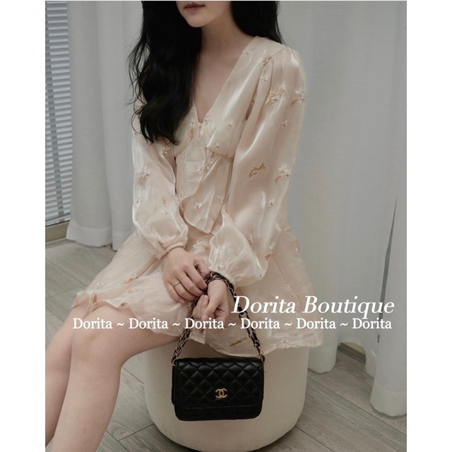 Set áo babydoll voan tơ hoa nổi cổ xẻ kèm quần giả váy - Dorita Boutique