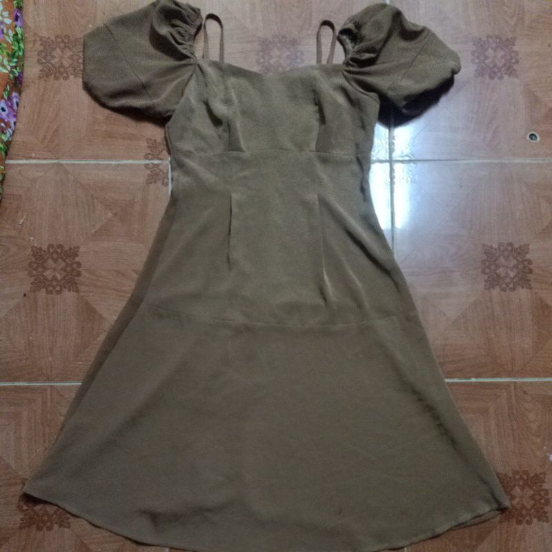 Đầm trễ vai có dây điều chỉnh