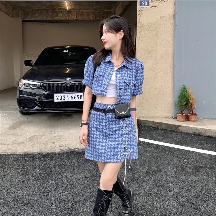 Set áo croptop khuy cài và chân váy chữ A dây rút hoạ tiết màu xanh SẴN