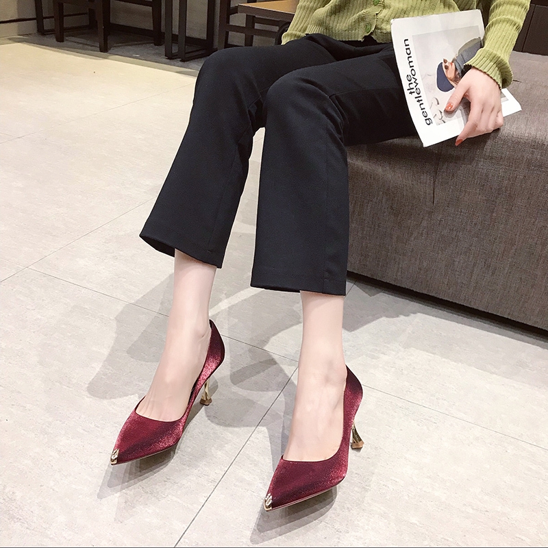 Giày cao gót mũi nhọn thời trang nữ tính