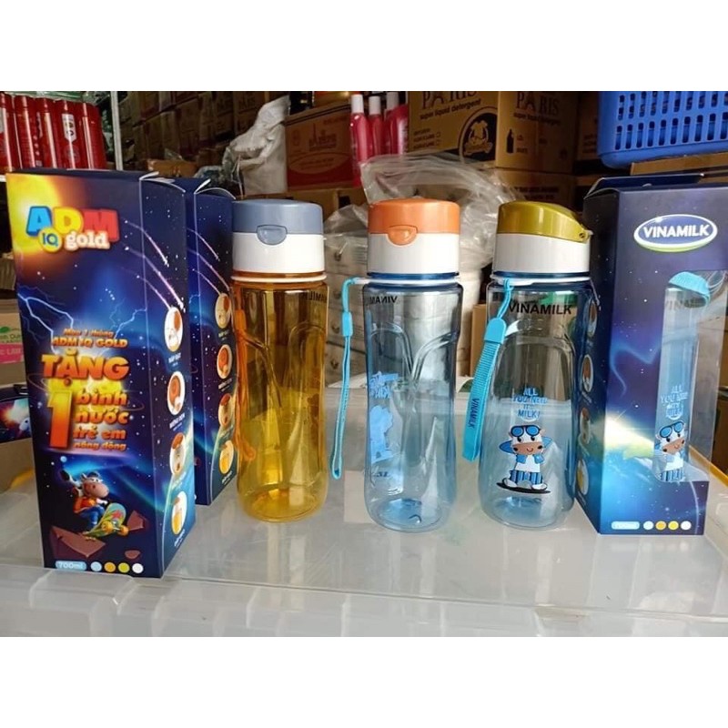 Bình nước cho trẻ em năng động  DUY TÂN_ADM Hàng khuyến mại cty vinami tích 700ml có quai sách và nắp bật tự động