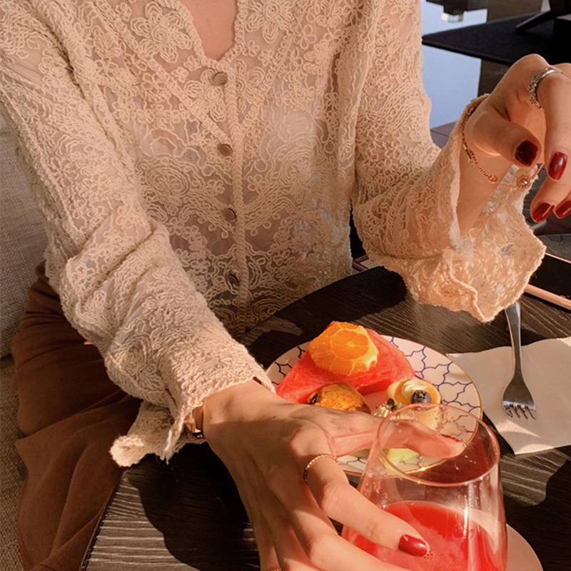 Áo Croptop Tay Dài Cổ Chữ V Thêu Hoa Phối Ren Thời Trang Cho Nữ