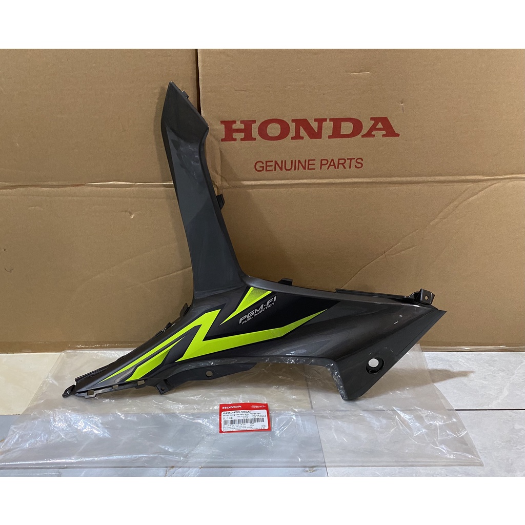 Bộ ốp trung tâm bên phải HONDA WAVE RSX110 năm 2018 màu Đen bạc. (64350K90VB0ZA)