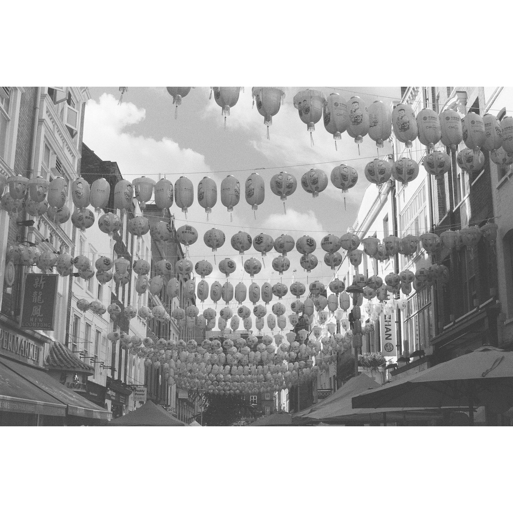 Phim New Classic EZ400 ISO 400, Đen Trắng B&W, 135/35mm x 36 Kiểu, In Date Cho Máy Chụp Ảnh Film - LIIQ Flash
