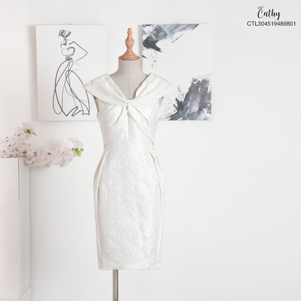 Đầm bút chì Cathy Clans vai phủ xoắn ngực hoa nở trắng | BigBuy360 - bigbuy360.vn