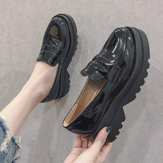 Giày nữ đế cao màu đen bằng da phong cách retro