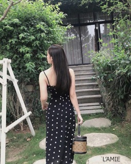 Váy chấm bi cổ đổ