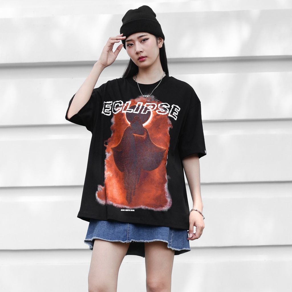 Áo Thun Đen Chữ Eclipse Họa Tiết In Hình Lửa Màu Cam Chất Liệu 100% Cotton Form Rộng Thoải Mái Unisex Nam Nữ
