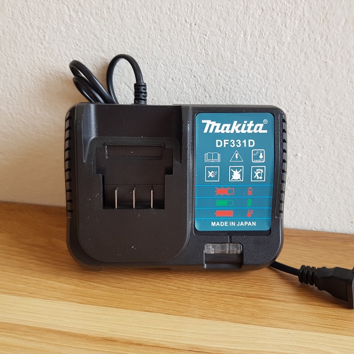 Sạc pin đa năng Makita và Dewalt 20V tự ngắt khi đầy, tương thích với nhiều loại máy khoan, máy bắt vít, máy siết bulong