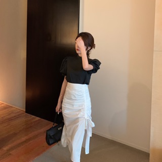Chân váy trắng xẻ tà rút dây